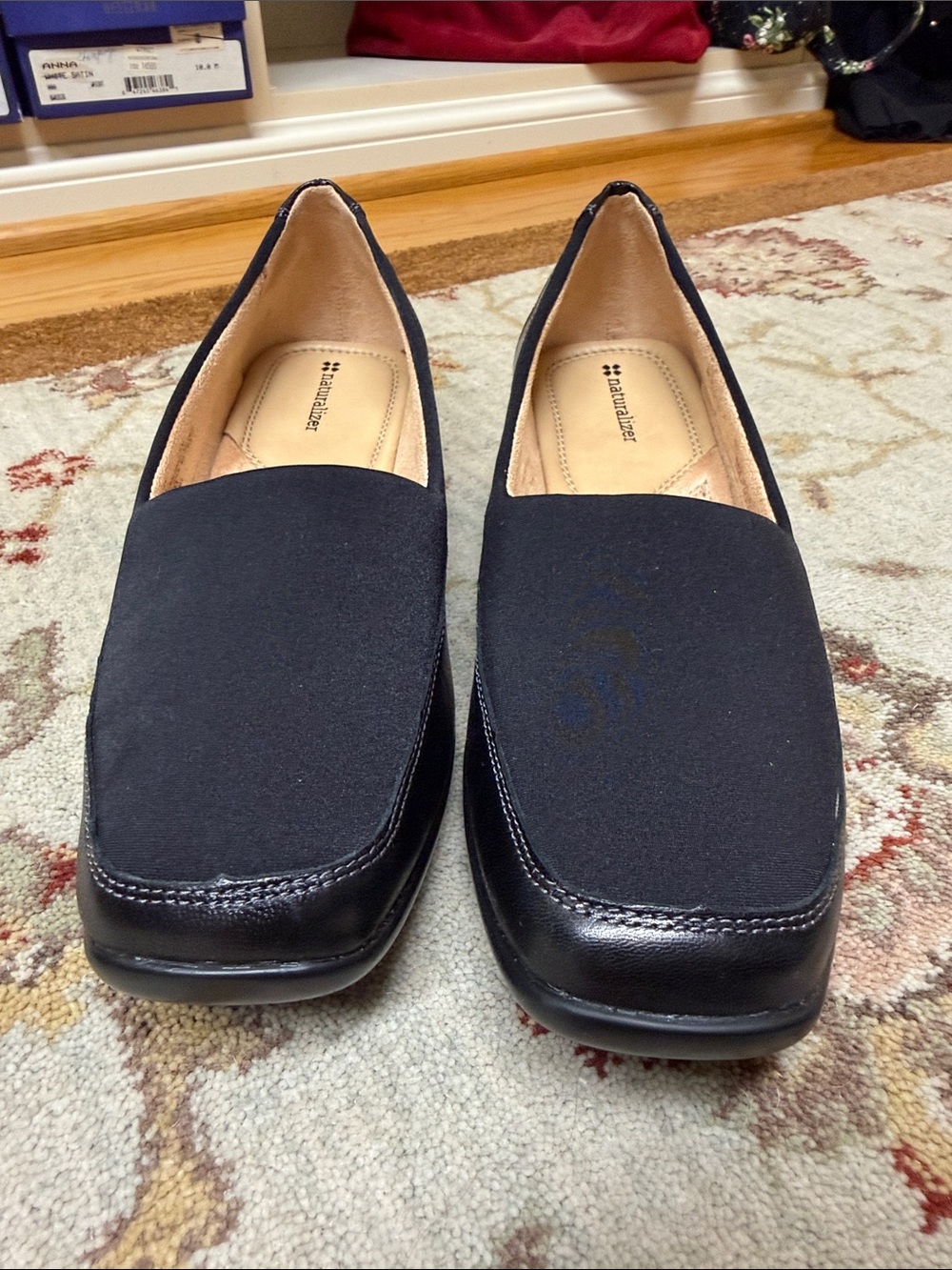 Naturalizer Justify style women's Black Leather and fabric upper Slip-On Loafers